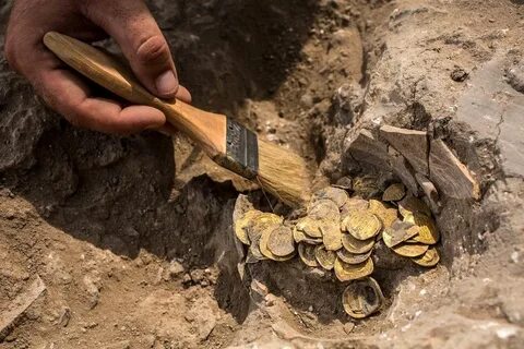 Археологам нашедшим время раскопок