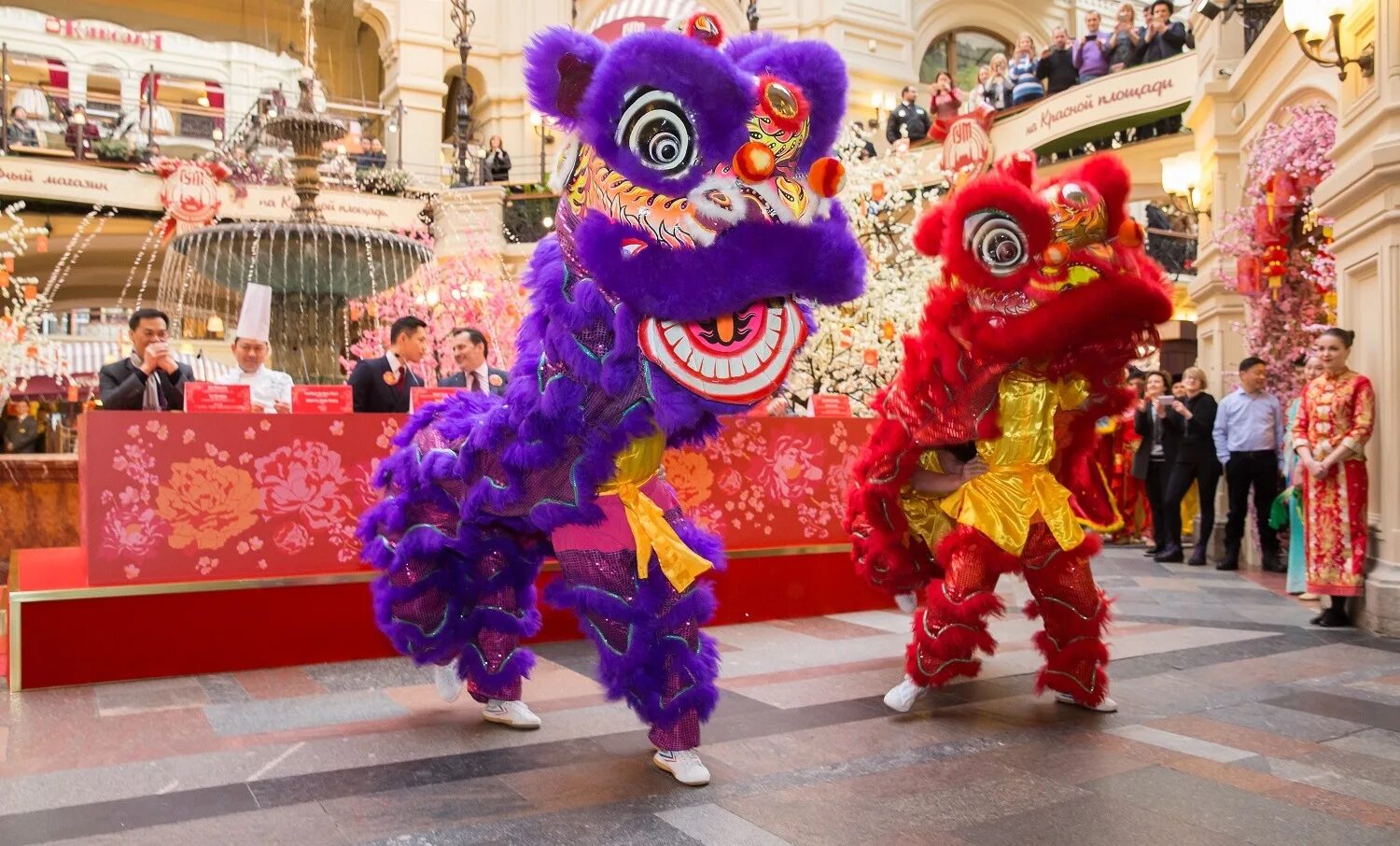 танец дракона в китае. китайский новый год 2023 на вднх. чуньцзе 2022. китайский новый год. новый год в китае.