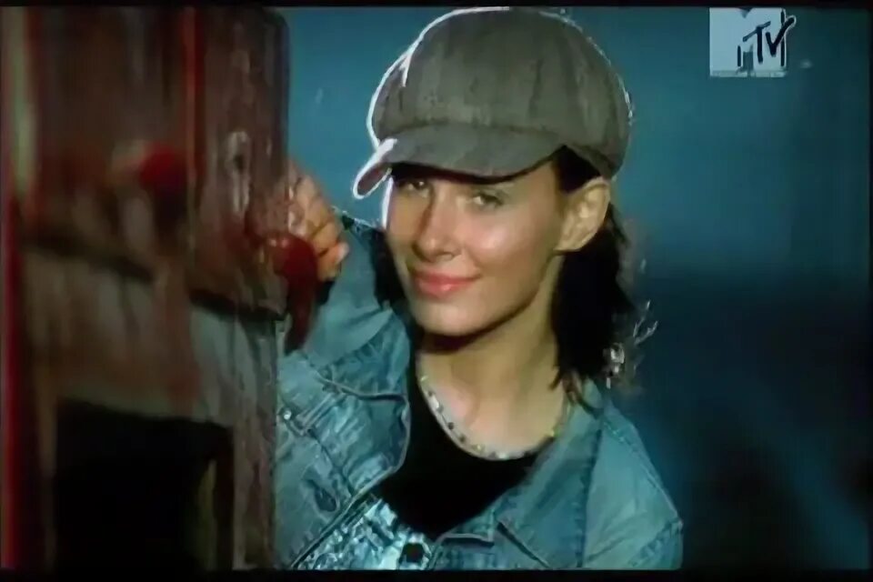 Песня демо дождик. Поливает дождь с неба поливает дождик. Песня демо дождик. Группа демо песня дождик. Демо солнышко караоке.