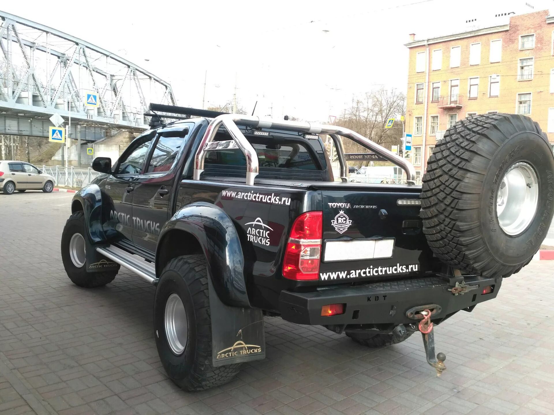 Тюнинг hilux. Toyota hilux tuning. тюнингованный тойота хайлюкс. хайлюкс арктик трак тюнинг. тойота хайлюкс тюнинг арктик.
