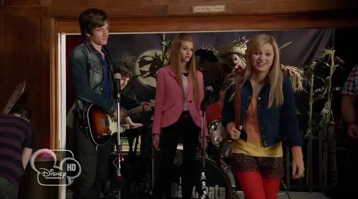 Девочка против монстра кэтрин макнамара. Девочка против 5. Подопытные оливия холт. Йоганутые фильм 2016. Девочка против 5.