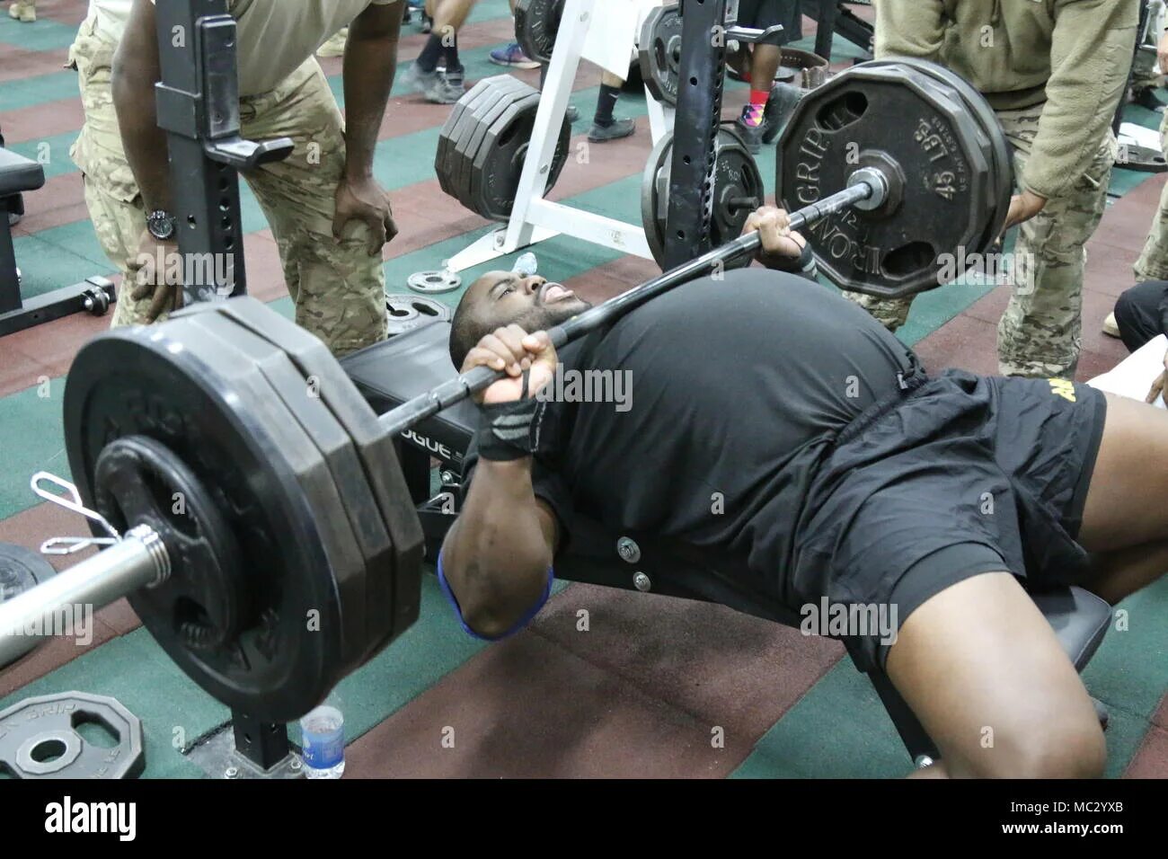 Поп жим. Bench press жим лежа. мелконян жим лежа.