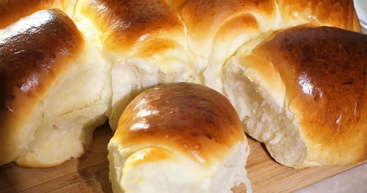 пышные пироги в духовке на дрожжах. булочки из дрожжевого теста в духовке. бабушкины пирожки. пирожки в духовке. пирог из пышного дрожжевого теста.