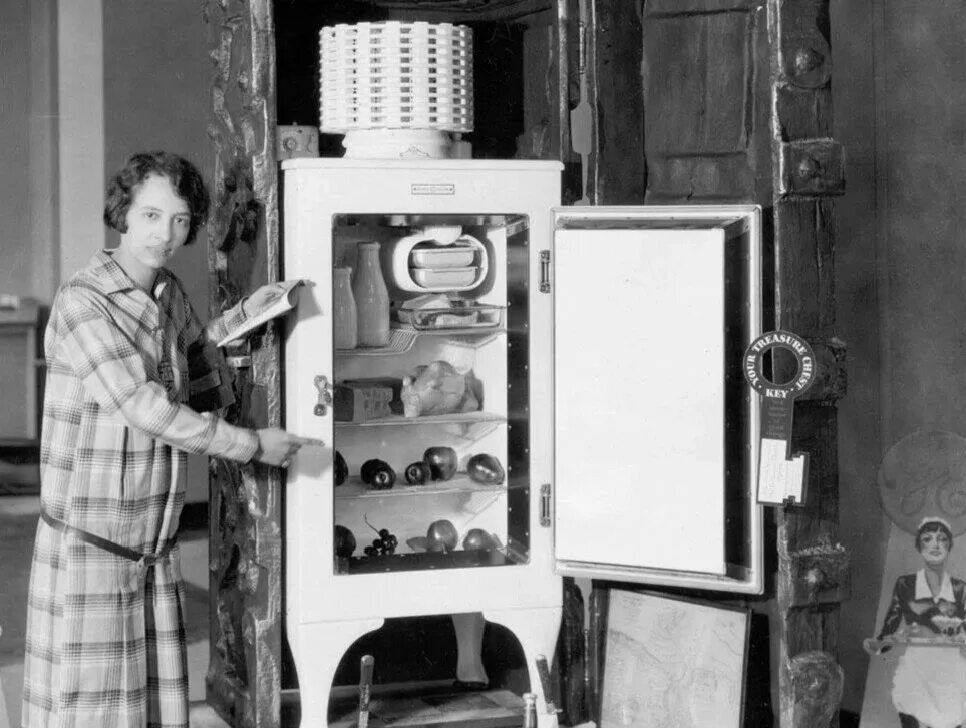 Выпущен первый в мире. Первый холодильник General Electric 1911. Кристиан Стинструп.