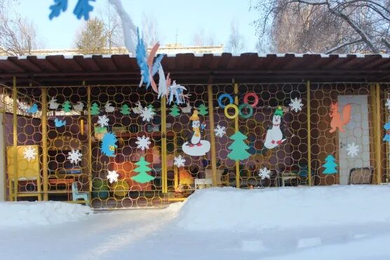 Зимняя веранда в детском саду. Украсить беседку на новый год в детском саду. Украшение веранды зимняя тематика. Зимняя веранда в детском саду. Зимняя веранда в детском саду.
