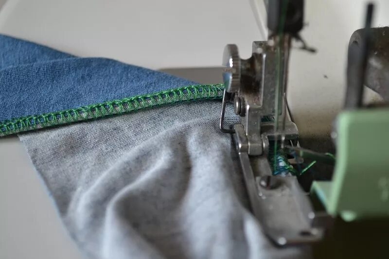 оверлок dragonfly gn1-1d. оверлок 5 нитка швейная машина. оверлок merrylock 010 белый. оверлок края ткани. оверлок джаноме 664.