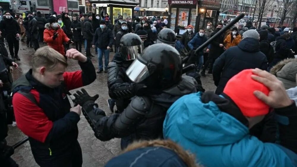 Митинги предполагают. Незаконный митинг. Протесты в Москве 23 января 2021. Молодежь на митингах Навального.