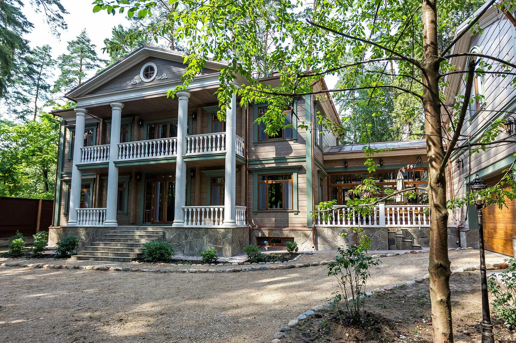 михалковы на николиной горе. никита михалков особняк николина гора. усадьба никиты михалкова николина гора. дом никиты михалкова на николиной горе. николина гора дача михалкова.