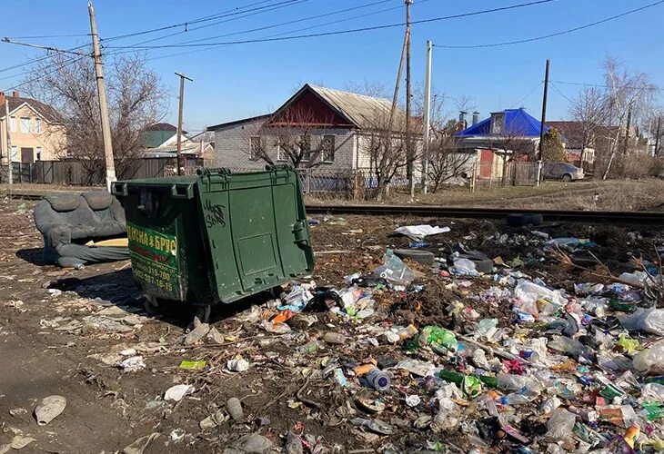 Мусорная свалка. Свалка в частном секторе.