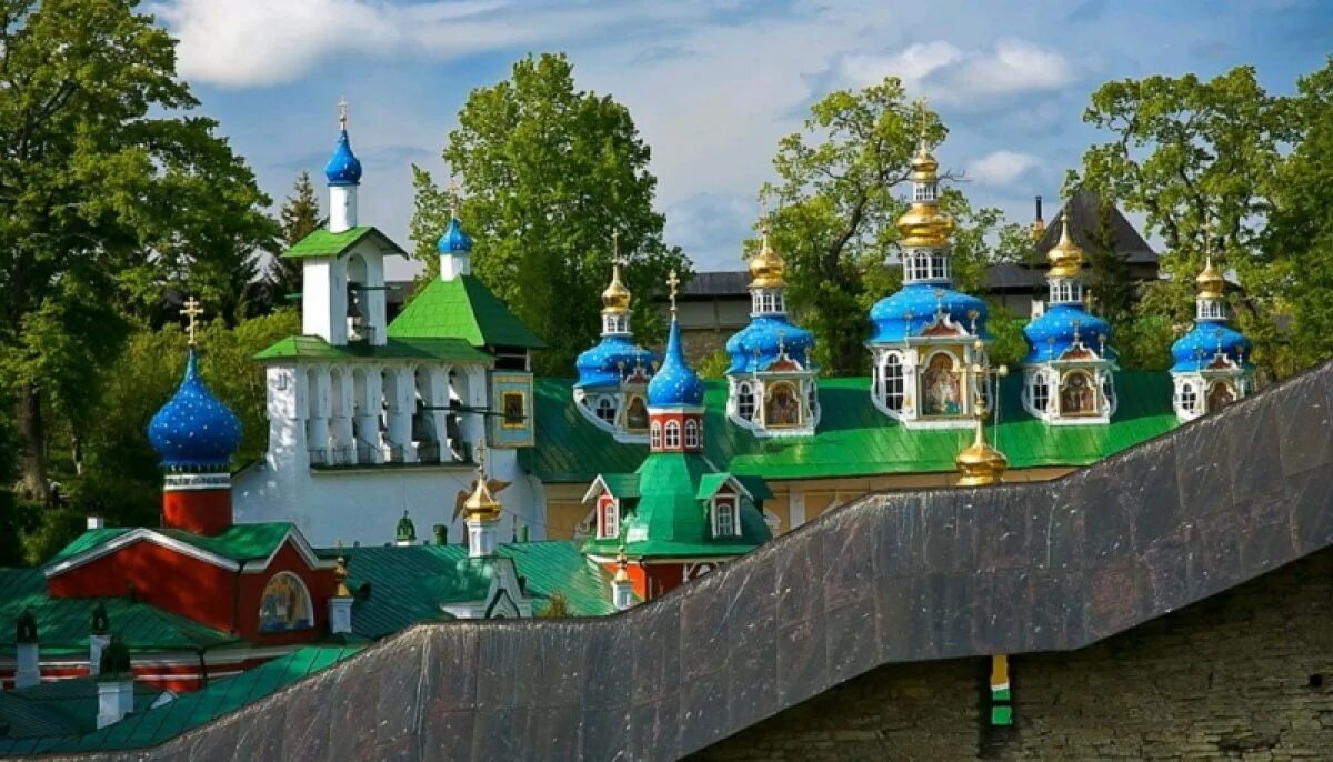 Псков псково-печерский монастырь. Псков изборск печоры. Псков изборск печоры. Изборск печоры монастырь. Псково-печерский монастырь крепость.