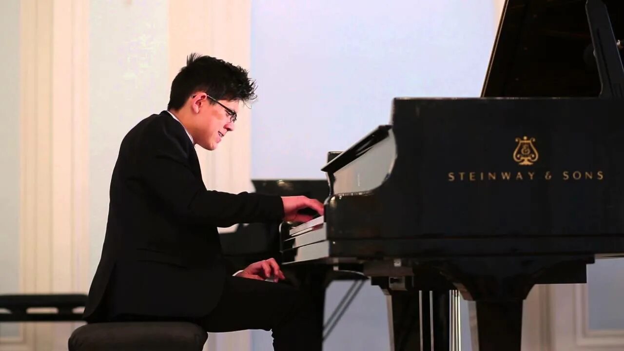 Харлионо. Харлионо пианист. Харлионо пианист. Джордж харлионо пианист лист концерт. Венгерский пианист жорж цифра.