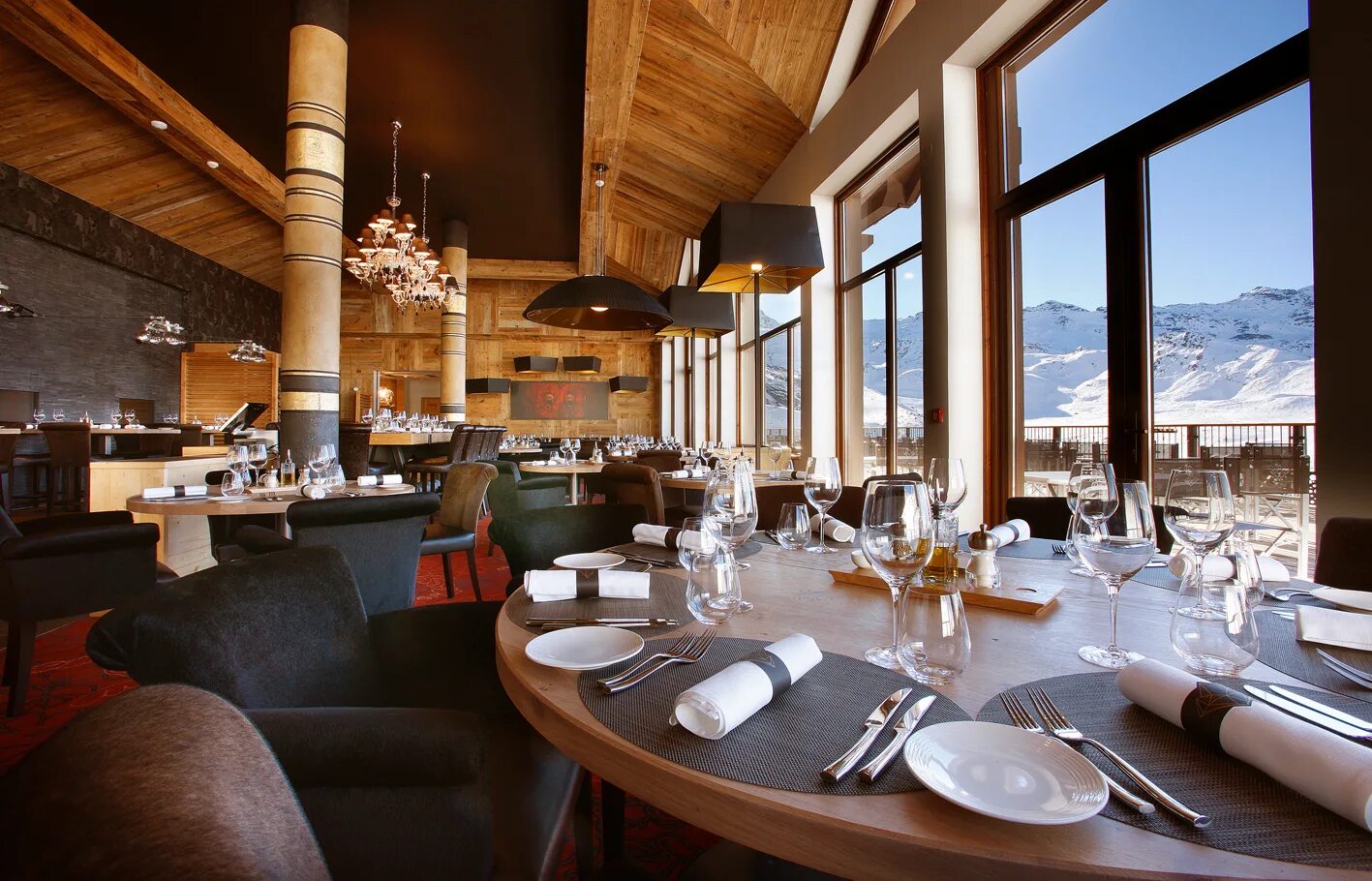 Горнолыжные кафе. Ресторан в горах интерьер. Ресторан отеля. Интерьер ресторана на горе. Ресторан в Альпах.