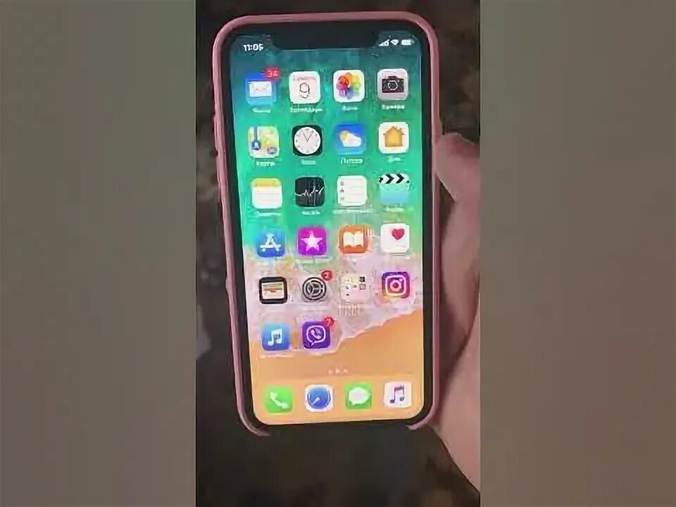 Желтит экран iphone