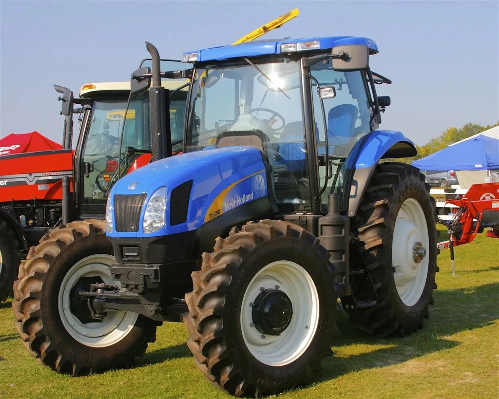 Самый средний трактор. Средний трактор. Ант 4135 трактор. Средний трактор. Мини кубота трактор минитрактор.