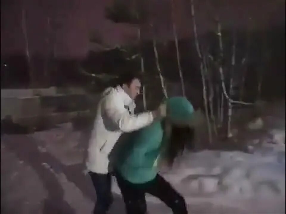 Драка татьяны кирилюк и либерж кпадону. Дом драки гобозова. Гобозов дом и алиана драки. Гобозов ударил дом 2. Дом драки гобозова.