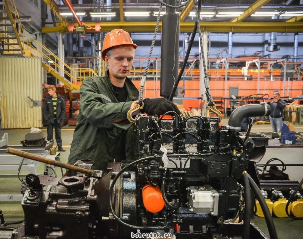 Работал слесарем