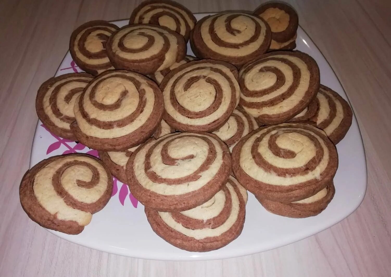 Печенье «песочное». Печенье улитки на кефире. Печенье улитка рецепт. Творожное печенье улитки. Песочное печенье цветочек.