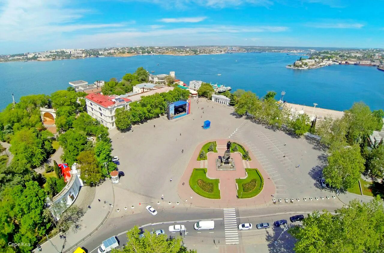 Красноярск севастополь время сейчас. Нахимовская площадь Севастополь. Севастополь центр площадь Нахимова. Город Севастополь площадь Нахимова. Достопримечательности Севастополя площадь Нахимова.