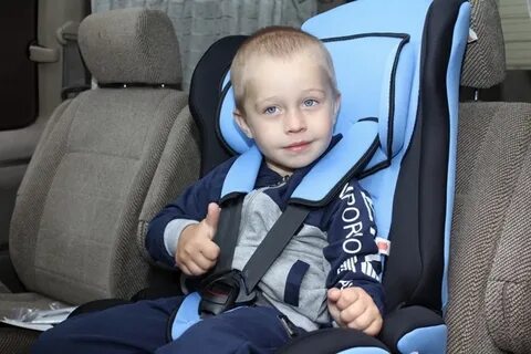 Ребенок лицом вперед в автокресле