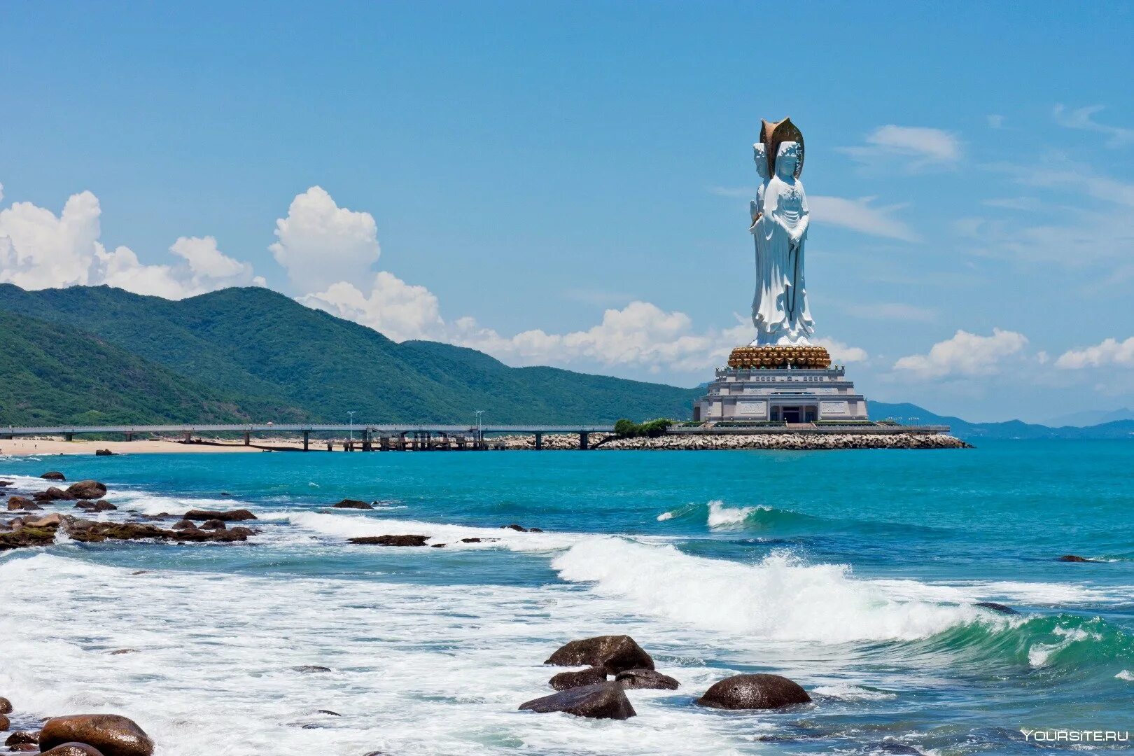 Hainan island sanya. Остров Хайнань Китай. Китай Хайнань Санья. Курорт в Китае Хайнань. Китайские Гавайи остров Хайнань.