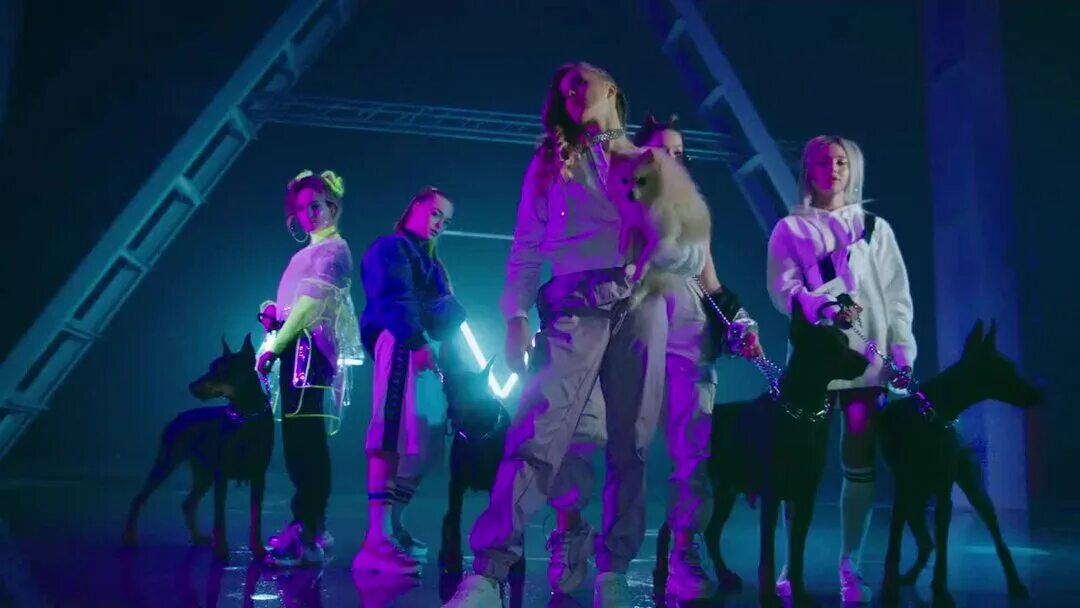 Катя адушкина и влад а4 огонь. Катя адушкина влад бумага огонь. Песня кати огни. Огонь катя душкина. Огонь катя адушкина влад.