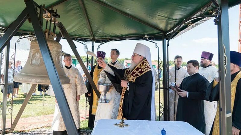 Храмы Хохольского района. Храм село 1 Еманча Хохольский район Воронежская область. Настоятель храма Воронеж Хохольский. Село Архангельское Хохольского района.