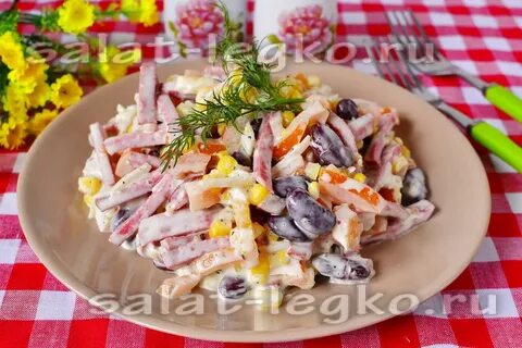 Рецепт салата обжорка с копченой колбасой