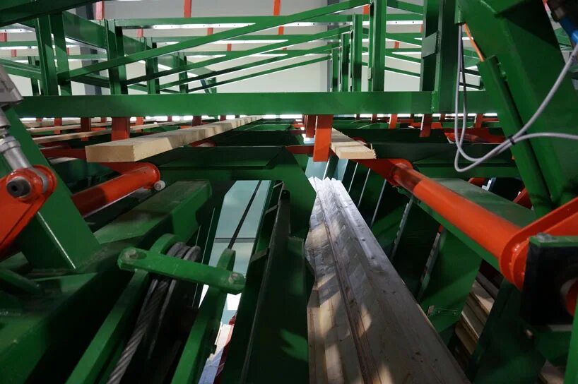 Линия сортировки пиломатериалов. Транспортёр пиломатериала. Пинежский лесопромышленный комплекс. Линия сортировки пиломатериалов. Линия сортировки сырых/сухих пиломатериалов «lekopa oy».