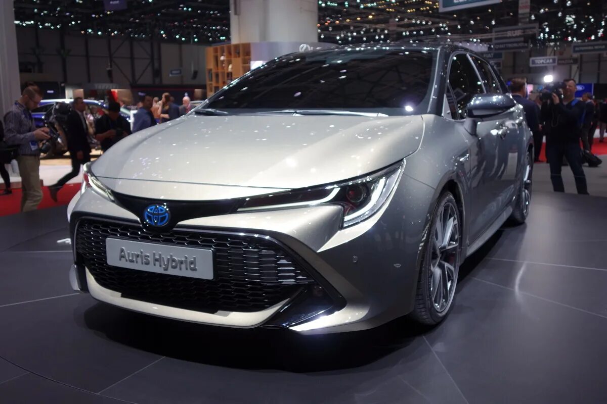 Тойота аурис 2020 хэтчбек. Toyota auris 2 рестайлинг. Аурис 2022 год. Аурис 2018 года. Аурис 2018 года.