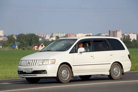 Nissan bassara