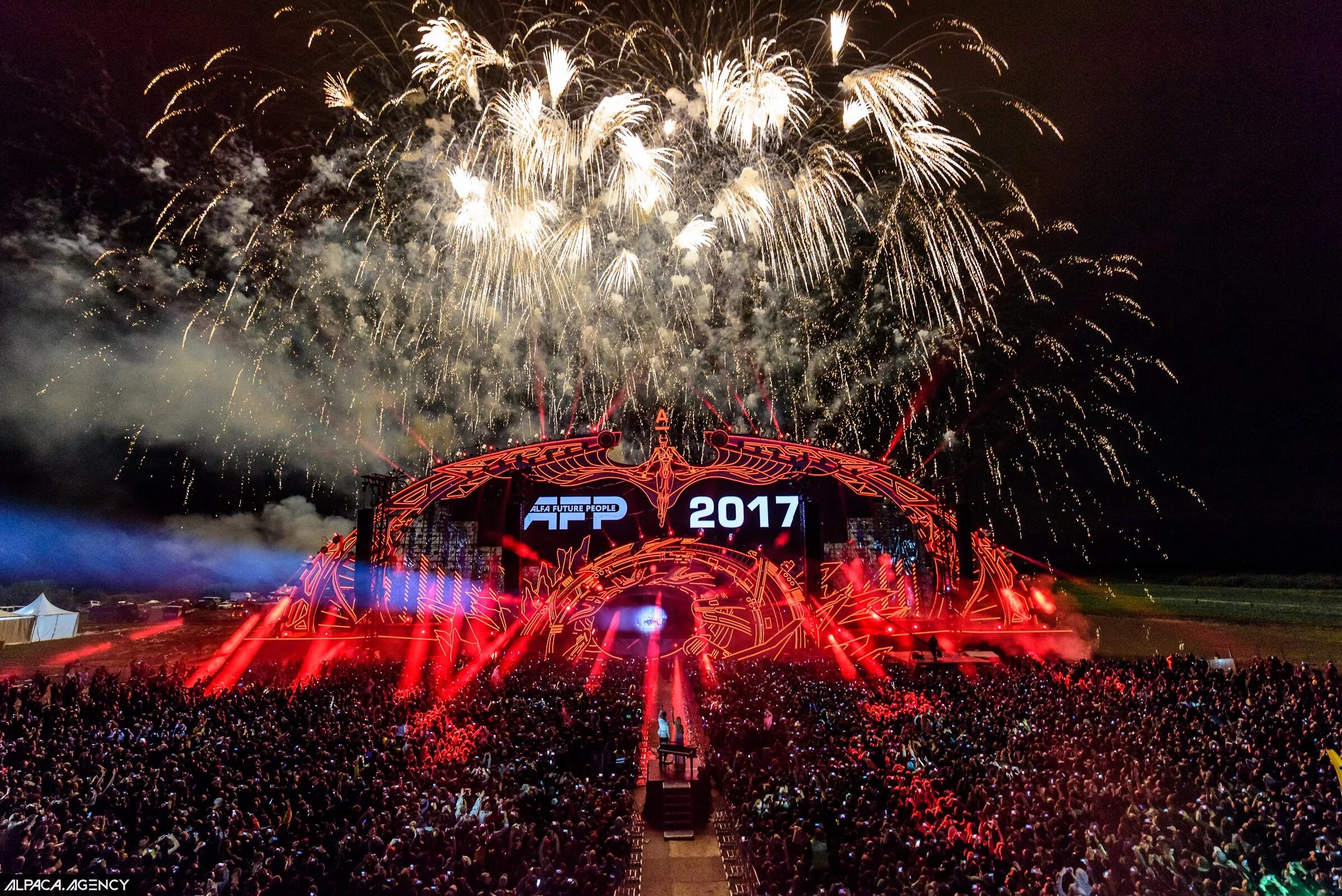 Альфа фьюче пипл 2017 сцена. Главная сцена альфа фьючер пипл. Афп. Фестиваль alfa future people нижний новгород. Афп.