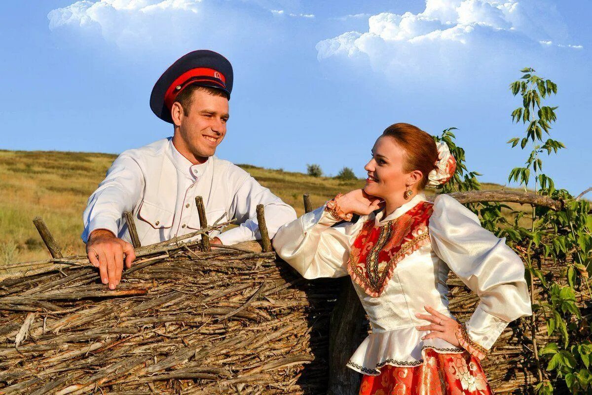 Как казачка крепко. Донские казаки и казачки. донской казак и казачка. донская казачка с казаком. кубанская казачка.