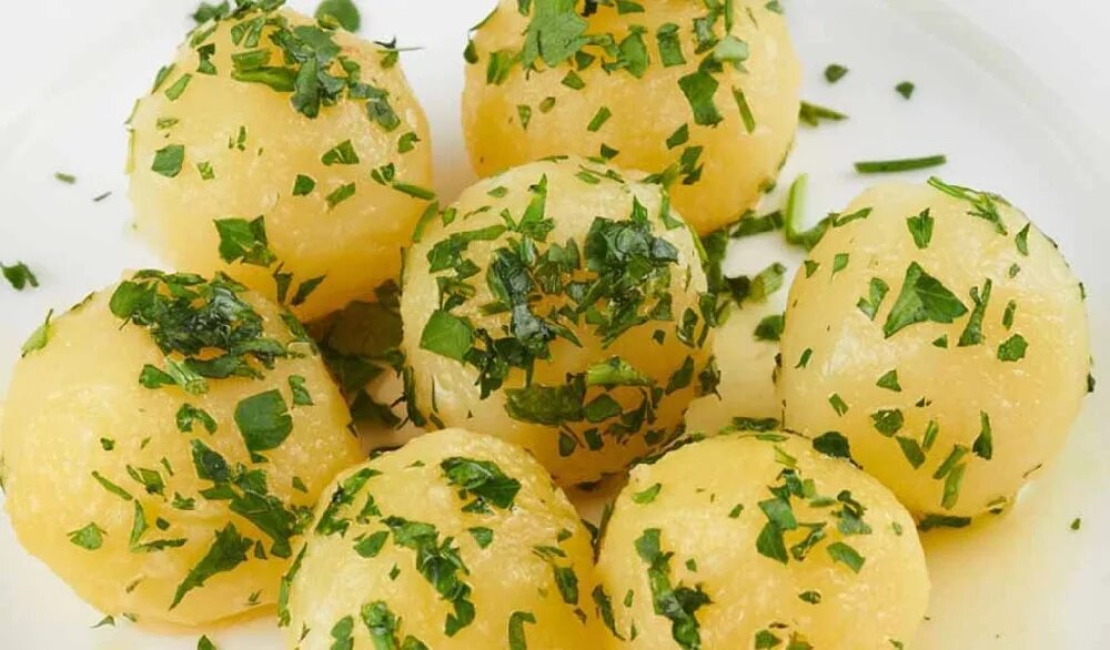 Катопля. Картофель с зеленью. Картофель отварной. Отварная картошка. Вареная картошка с зеленью.
