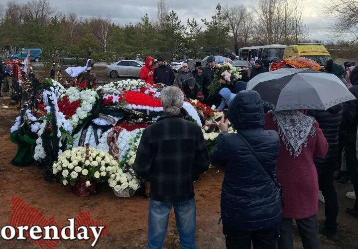 Могила Кузнецова в Оренбурге. Могила Сергея Кузнецова в Оренбурге.