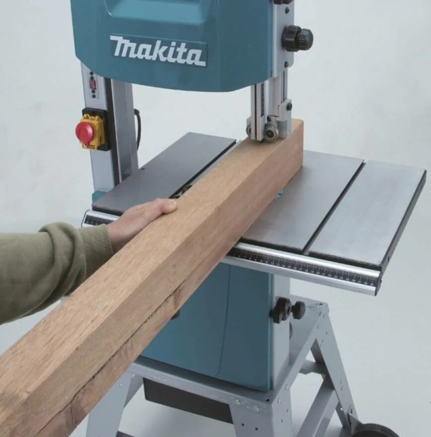 Ленточные пилы по дереву москва. Makita lb1200f. Ленточный станок Макита lb1200f. Ленточная пила Макита lb1200f. Ленточная пила по дереву Makita lb1200f.