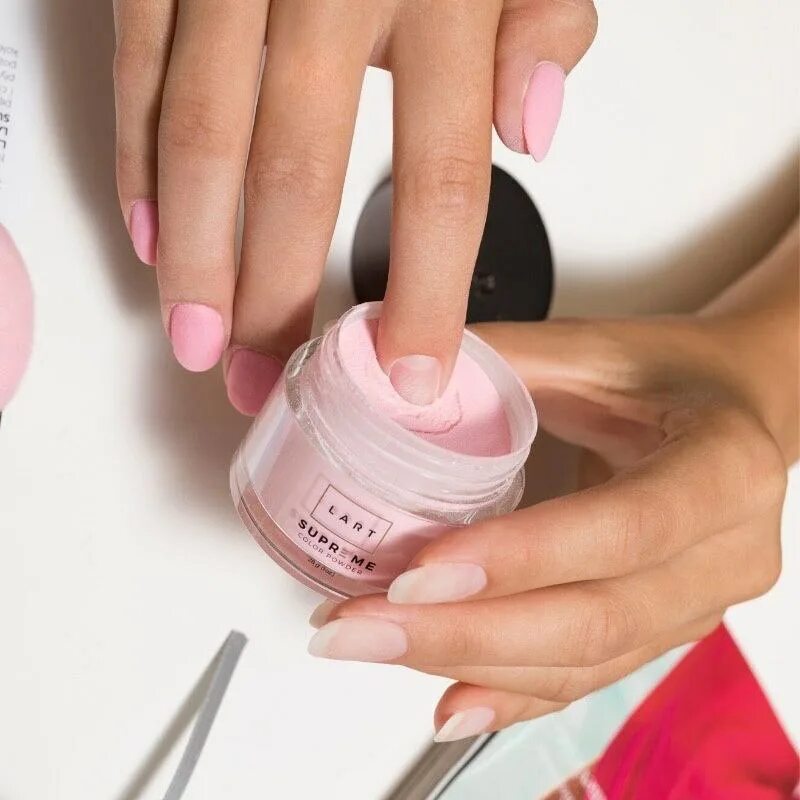 маникюр титановое покрытие. титановые ногти маникюр. титановое покрытие для ногтей. маникюр титановое покрытие. дизайн малиновый с голубым ногти.