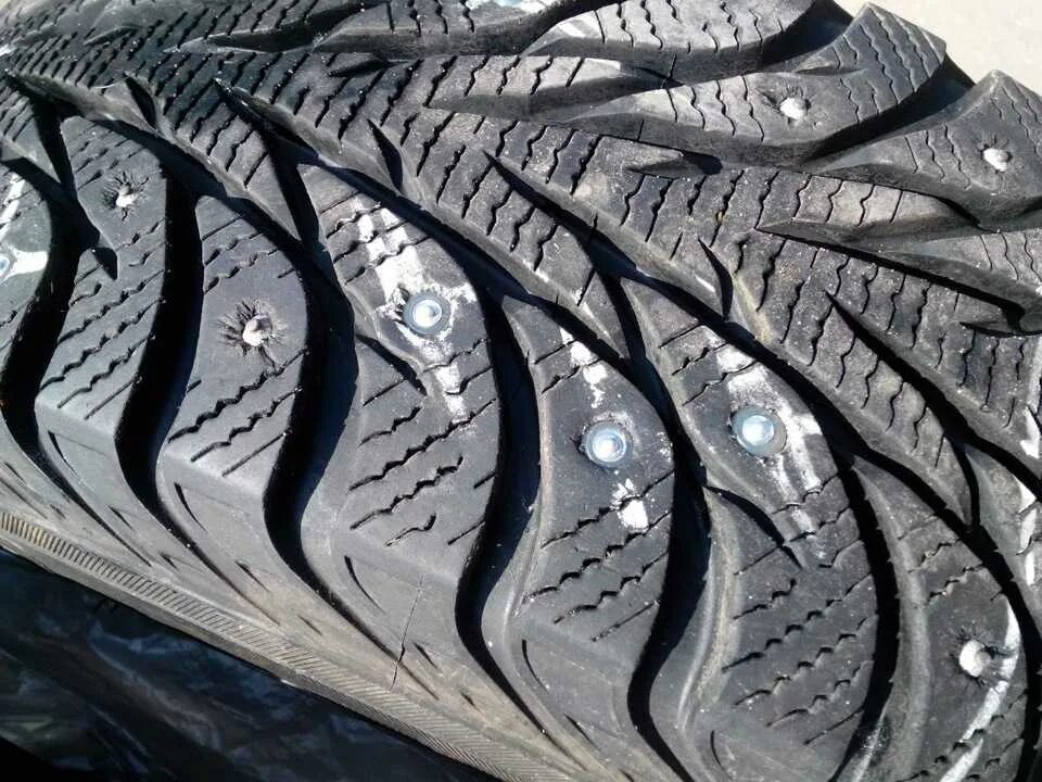 Nokian tyres nordman 7. Протектор шип. Nokian tyres hakkapeliitta 7 зимняя шипованная. Шипы для зимней резины. Колеса нордман 7.