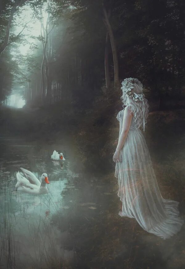 Невеста фэнтези. Девушка в тумане в лесу. Женский образ в дымке. Фотосессия нимфы у воды. За синими туманами наталья бучинская.