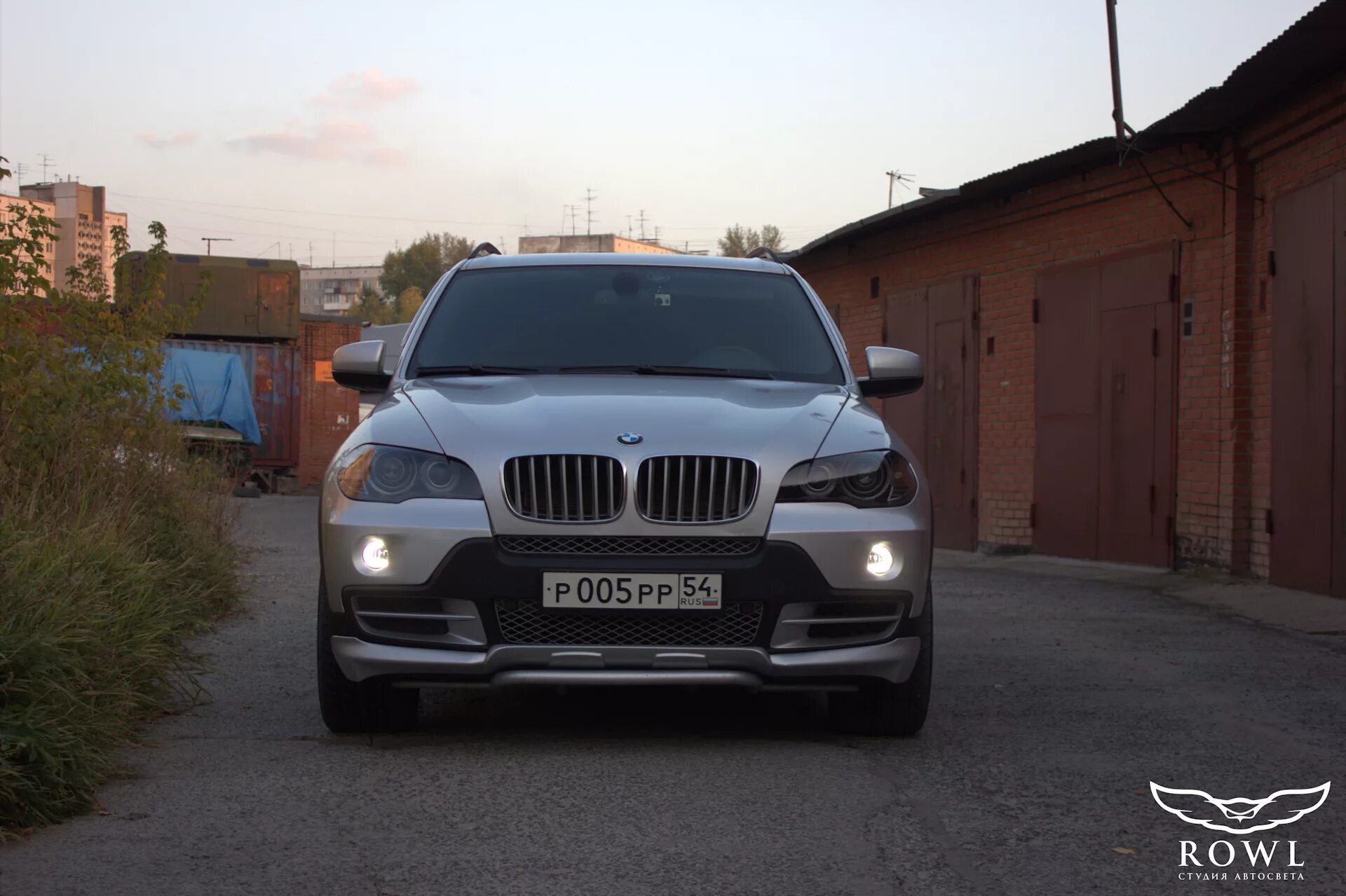 Фонарь рестайлинг е70. Фара bmw x5 e70. бмв x5 e70 фары. тонировка фар бмв х5 е70. тонировка bmw x5 e70.