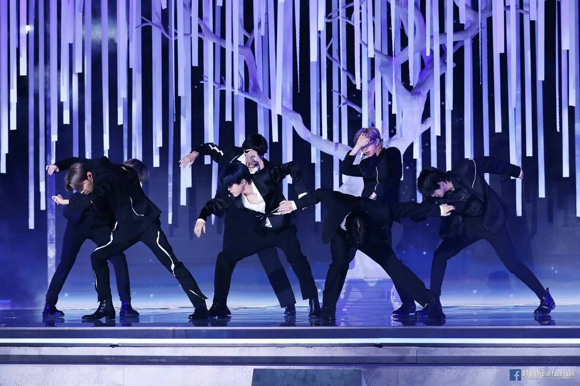 Bts выступления. Бтс 2025 камбэк 2025. бтс 2025 map of the soul 7. бтс на сцене 2025. bts on stage 2025.