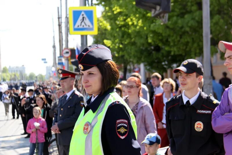 Подразделения по охране общественного порядка. Полиция общественной безопасности. Полиция Рязани девушки. Картинки охрана порядка в период дня Победы.