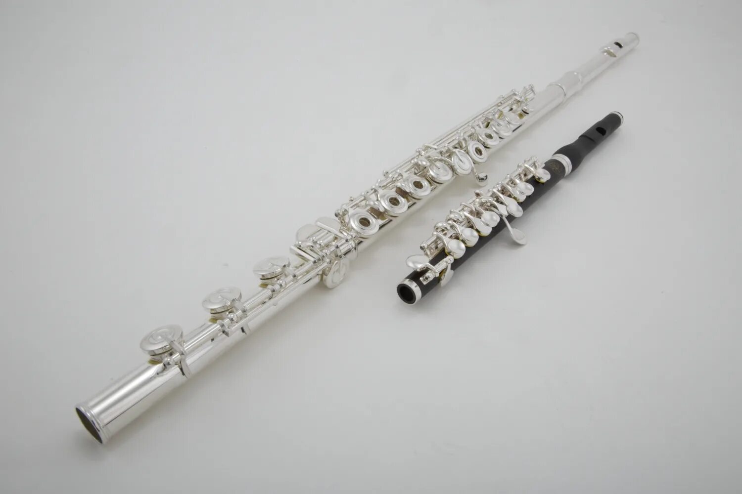 Flute. Флейта-Пикколо флейта. Флейта Пикколо музыкальный инструмент. Eurofon m-1102 флейта-Пикколо. Флейта-Пикколо флейта Пикколо.