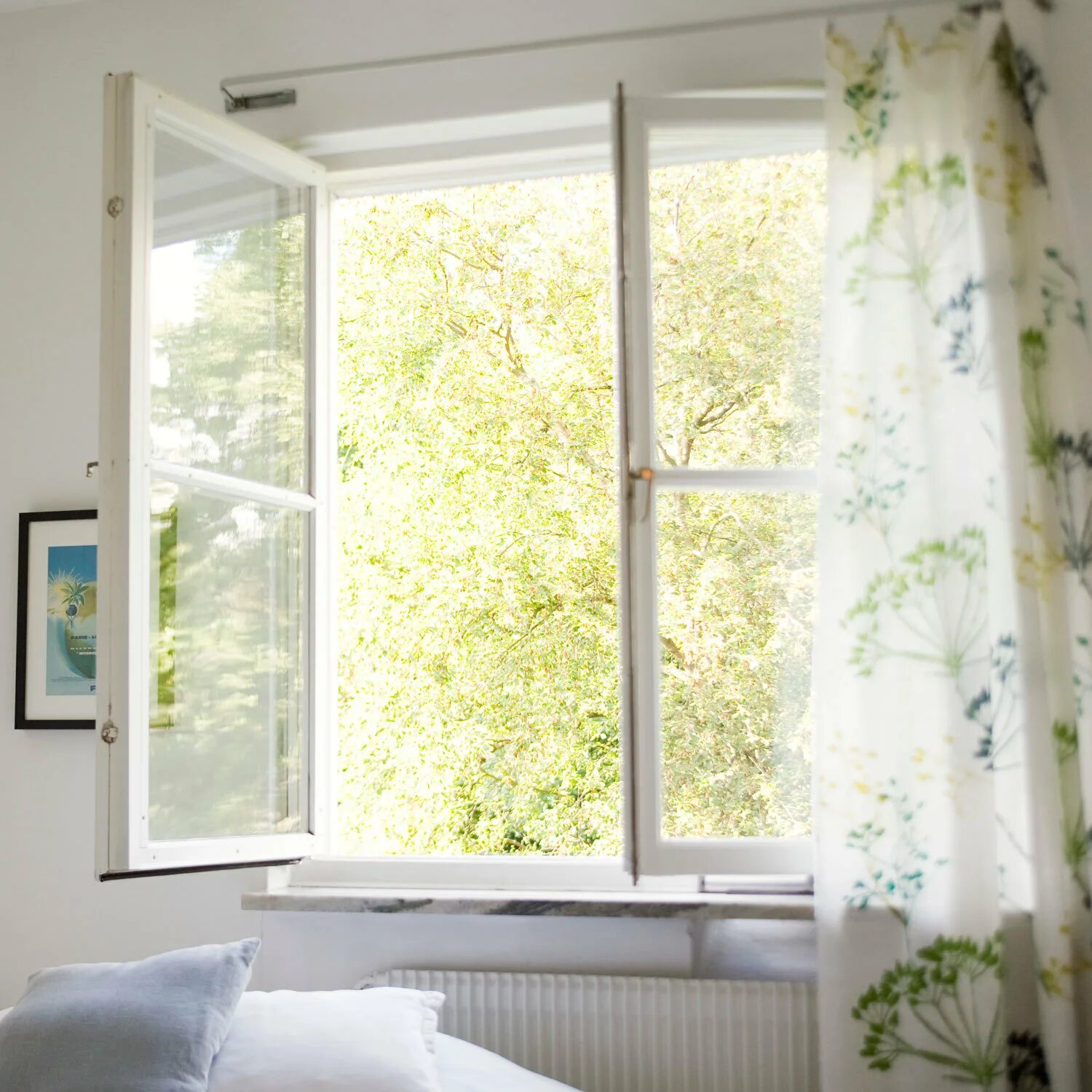 Window open get. Воздушное окно. свежий воздух из окна. отсекатель воздуха на окна. open window room.