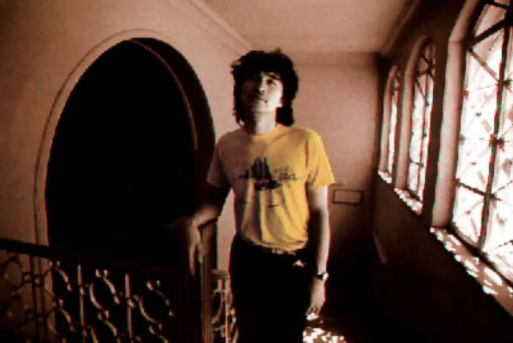 Цой 1987. Виктор цой в желтых водах. Виктор робертович цой. Цой желто. Цой желто.