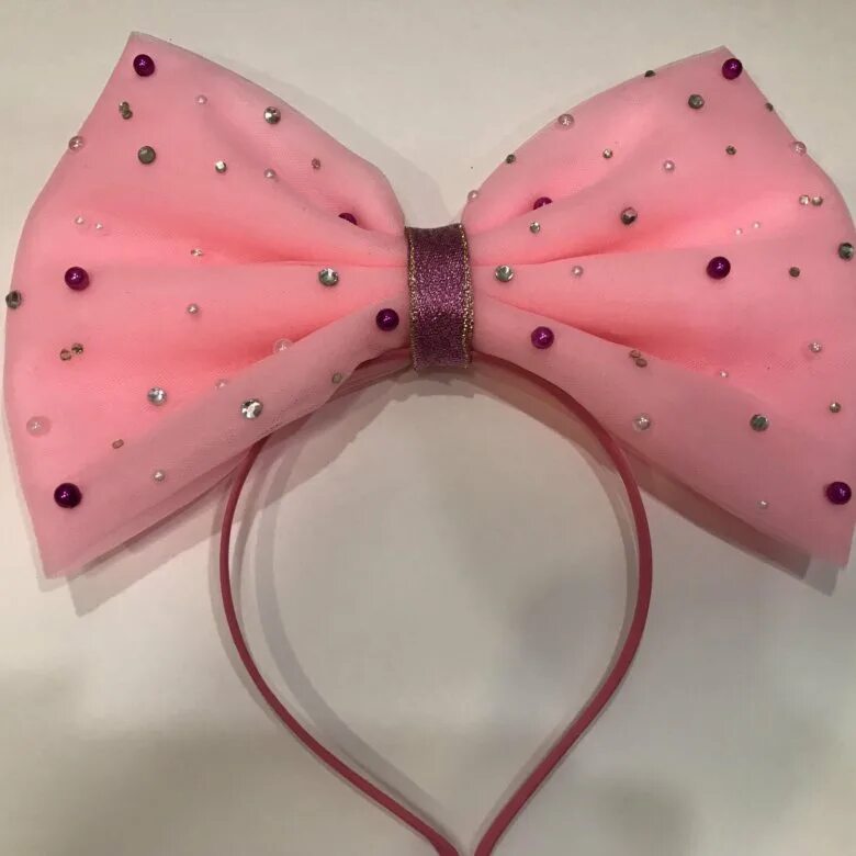 Бант мальвины на ободке. Огромный бант на голову. Бантики из ткани. Ободок для волос с бантиком. Ободок с бантом.