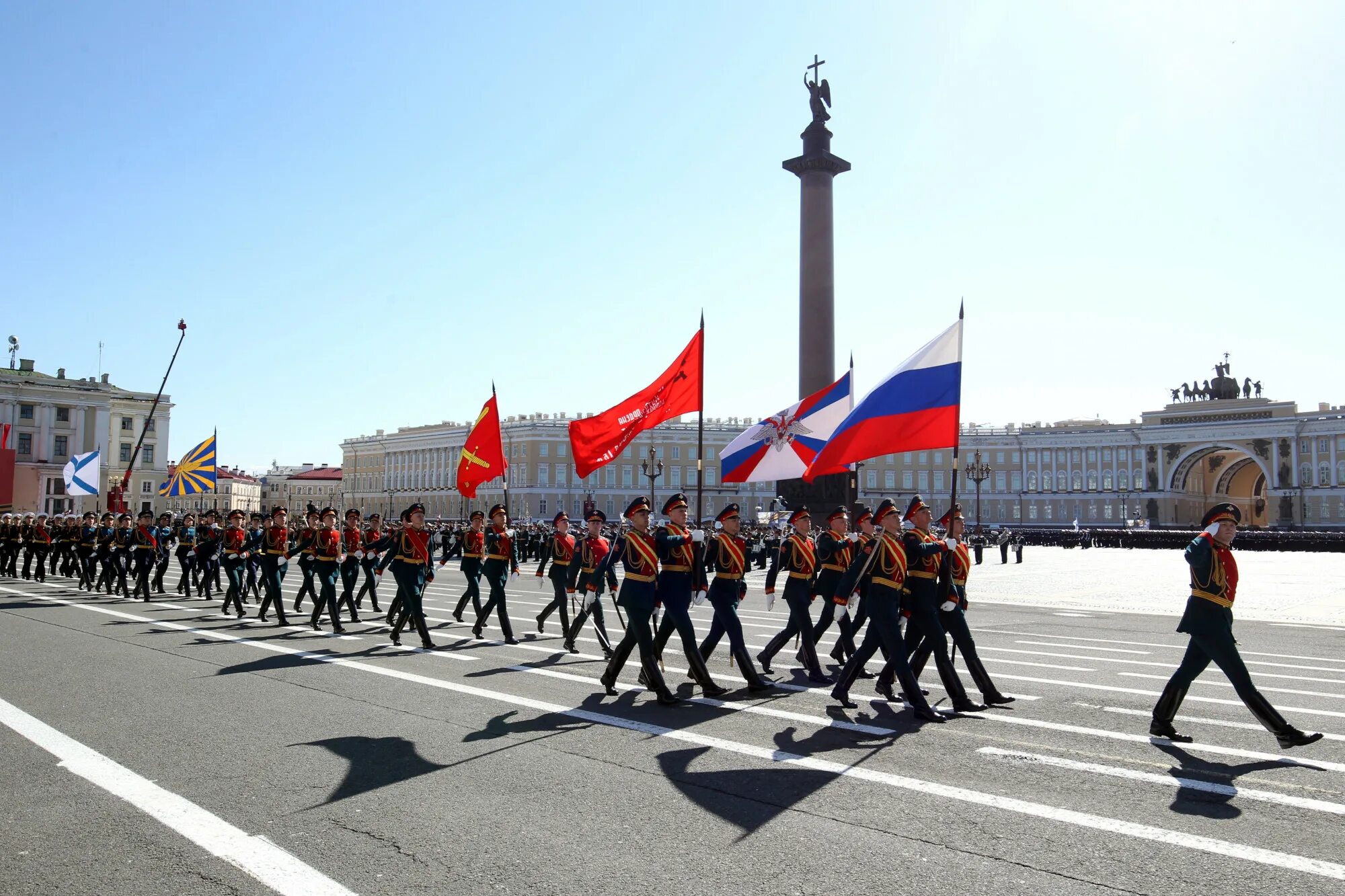 5 мая спб. Парад на Дворцовой площади 9 мая. Парад на 9 мая СПБ на Дворцовой площади. Военный парад 19 века на Дворцовой площади. Партна Дворцовой площади.