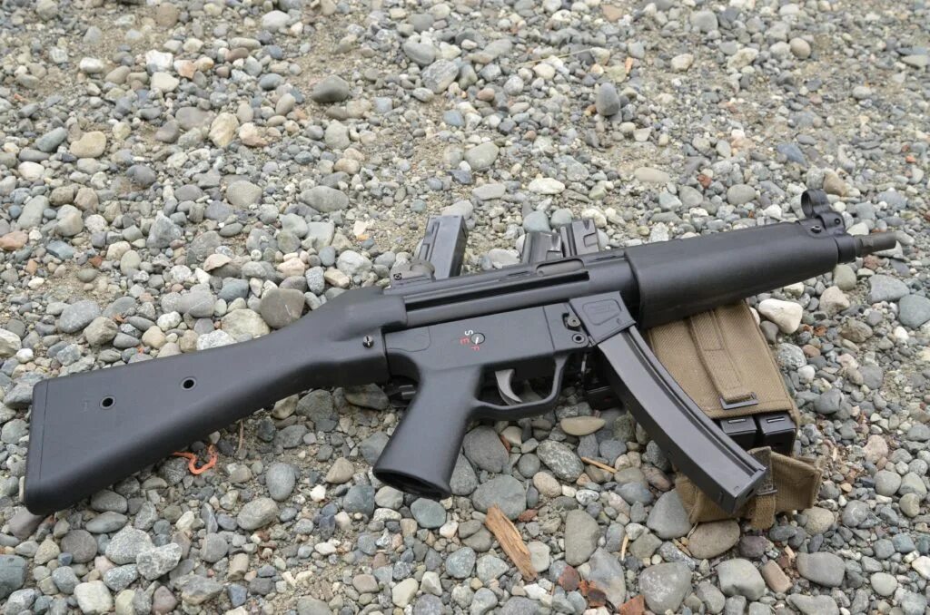 Страйкбольный автомат мп 5. Хеклер кох мп5. Хеклер кох mp5. М 5 автомат. М 5 автомат.
