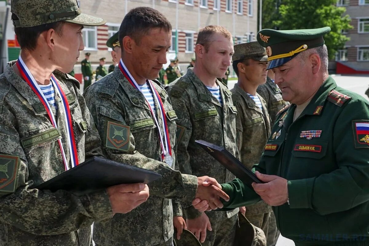 Новосибирск военные. Новосибирская Высшая Военная командное училище. НВВКУ Военная разведка. НВВКУ курсанты разведчики. Курсанты НВВКУ Военная разведка.