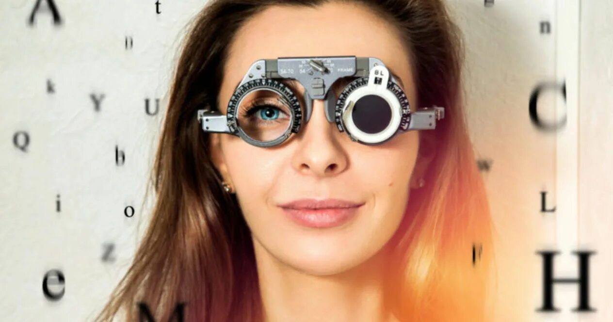 Компьютерный подбор очков. Очки и линзы. Очки с глазами. Очки для коррекции астигматизма. Девушка в очках для зрения блондинка.