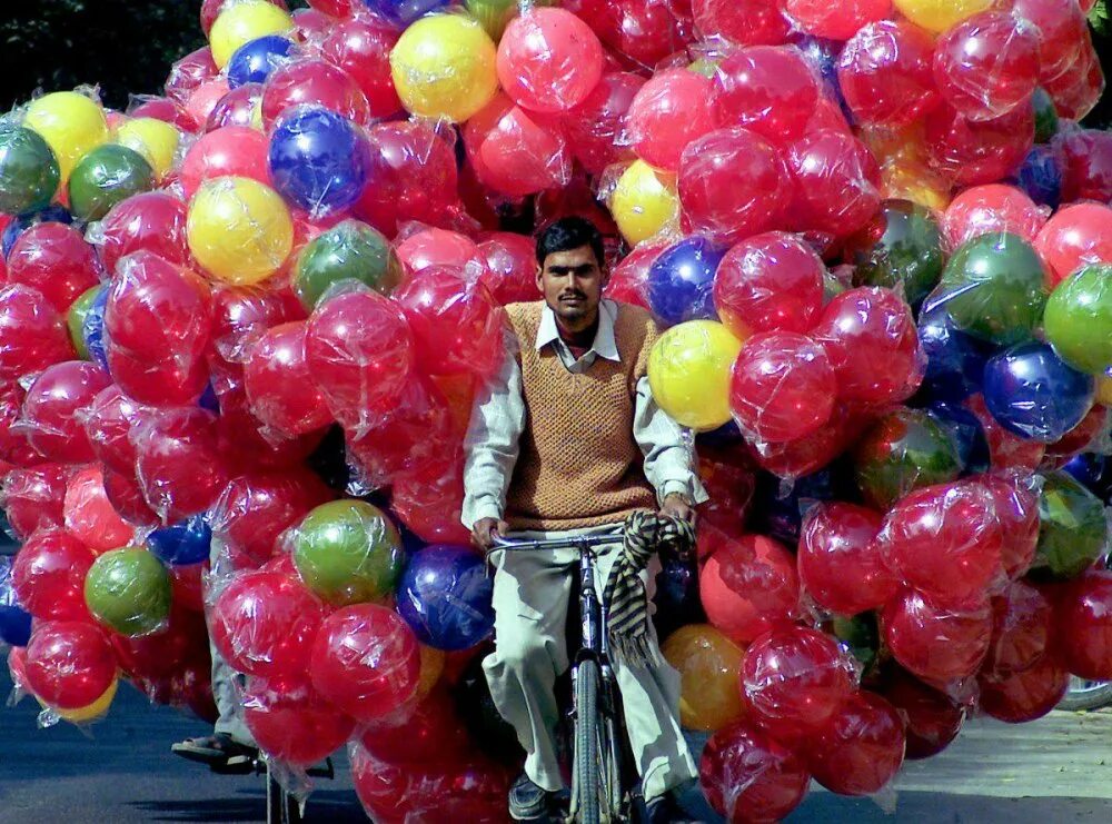 Каким человеком был шариков. Воздушные шары. Воздушный шарик. Человек с воздушными шарами. Фотосессия с шарами.